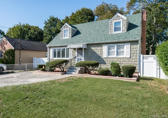 3rd image of 472 Emerson St, Hempstead, NY 11553 | MLS# 906824