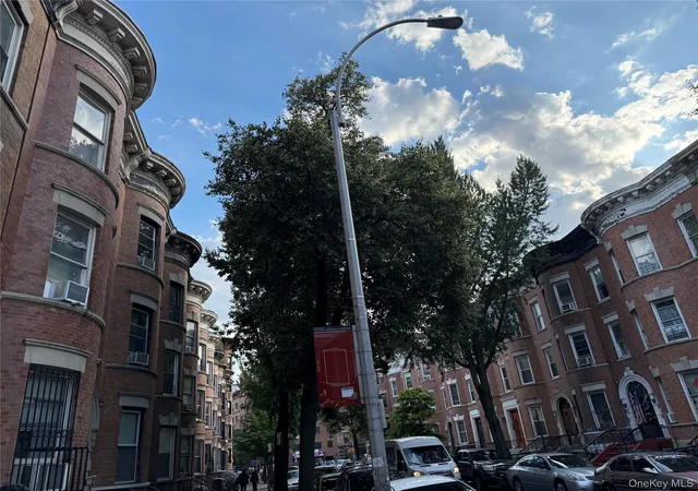 Photo 4 of Sale Pending at 1999 Morris Ave, Bronx, NY 10453 | MLS# 906828 | Listing updated on 2026-01-23