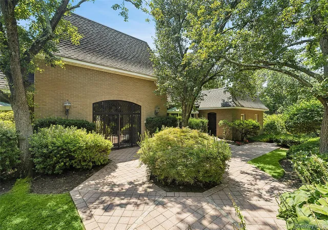 Photo 3 of Sale Pending at 13 Chanticlare Dr, Manhasset, NY 11030 | MLS# 907698 | Listing updated on 2026-07-23