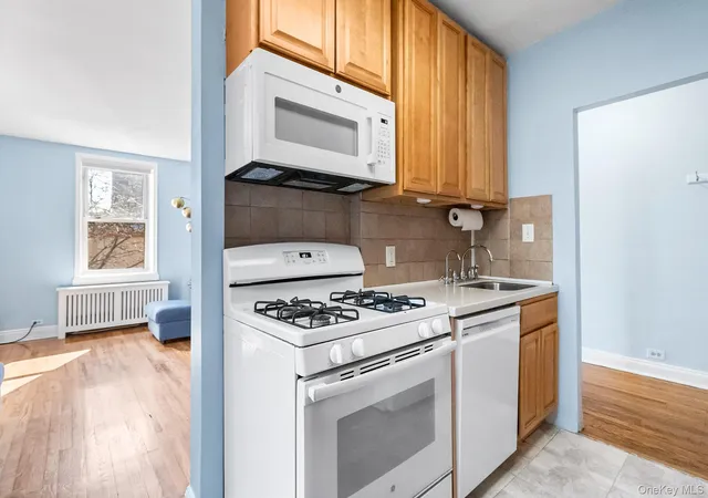 4th image of 4310 48Th Ave, New York, NY 11377