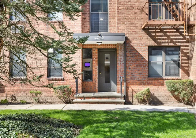 Homes for sale in New York, NY | 47 22 215th Pl #2B, New York, NY 11364 | MLS# 908517