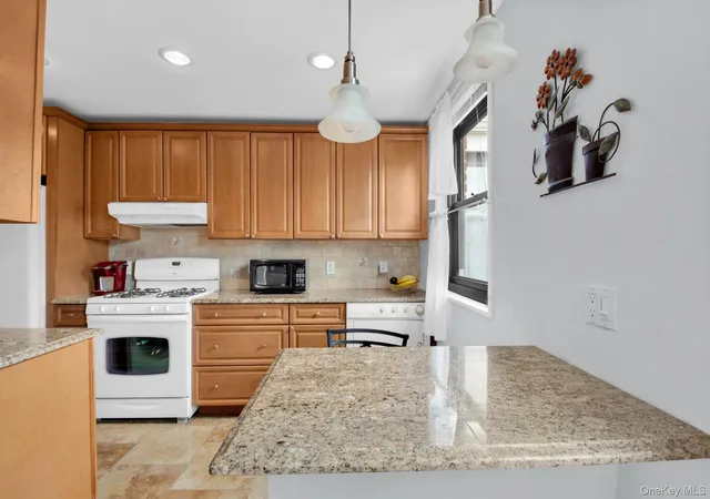 3rd image of 21-29 Utopia Pkwy #Upstairs, Whitestone, NY 11357 | MLS# 908684