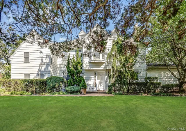 Photo 1 of Sale Pending at 252 Cedar Ave, Hewlett, NY 11557 | MLS# 908817 | Listing updated on 2026-08-17