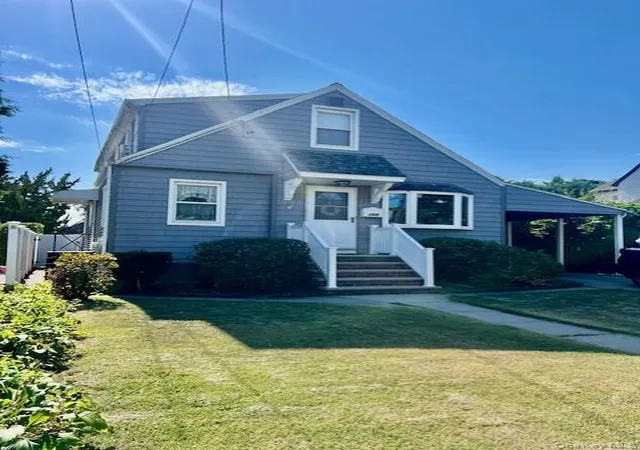 Single Family Residence at 268 Spruce St, West Hempstead, NY 11552 | MLS# 909085 | | Sold on 2025-11-20