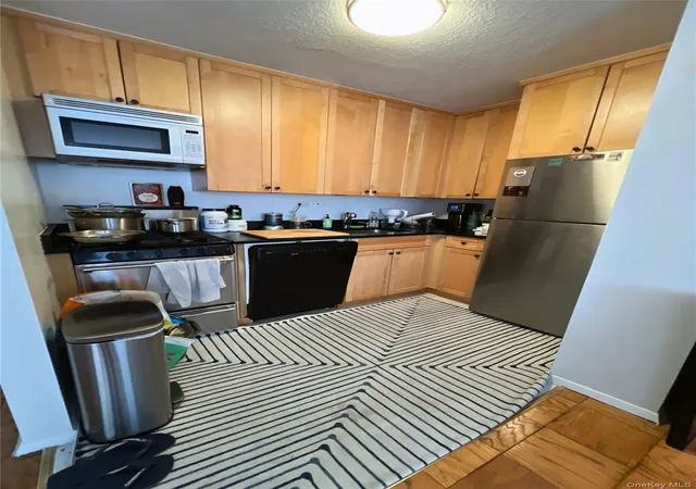 4th image of 333 E 45Th St #17F, New York, NY 10017 | MLS# 909145