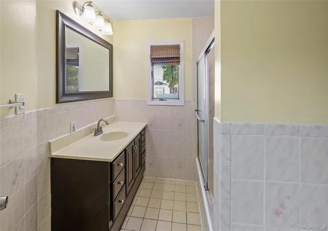 4th image of 412 37Th St #1 Family House, Lindenhurst, NY 11757 | MLS# 909203