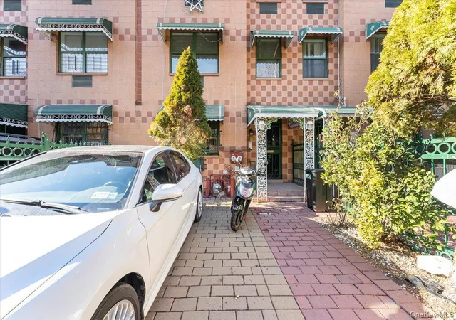 Photo 2 of Multi family home for sale at 1475 Crotona Pl, Bronx, NY 10456 | MLS# 909320 | Listing updated on 2026-04-01