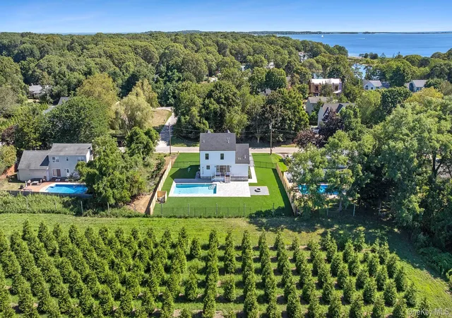 2nd image of 1900 Gillette Dr, Southold, NY 11939 | MLS# 909423