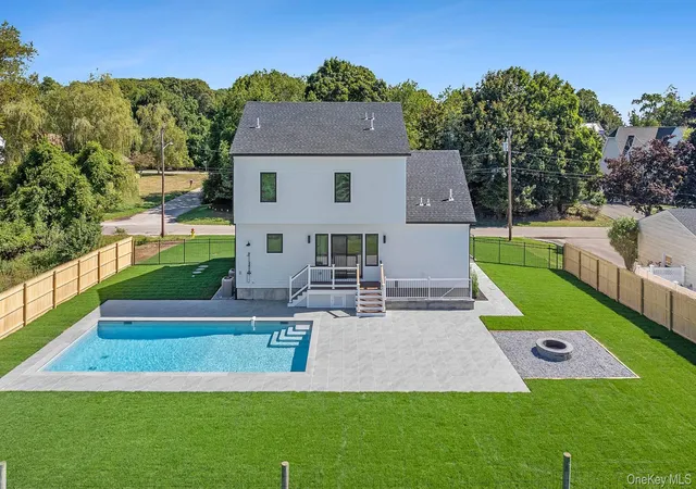 3rd image of 1900 Gillette Dr, Southold, NY 11939 | MLS# 909423