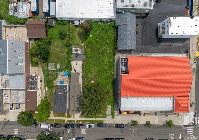 2nd image of 150 12 12 Ave, New York, NY 10001 | MLS# 909472