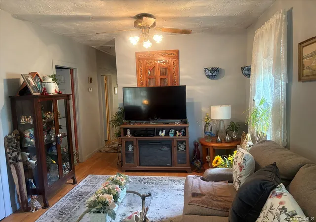 3rd image of 1346 Bellmore Ave, North Bellmore, NY 11710 | MLS# 909673