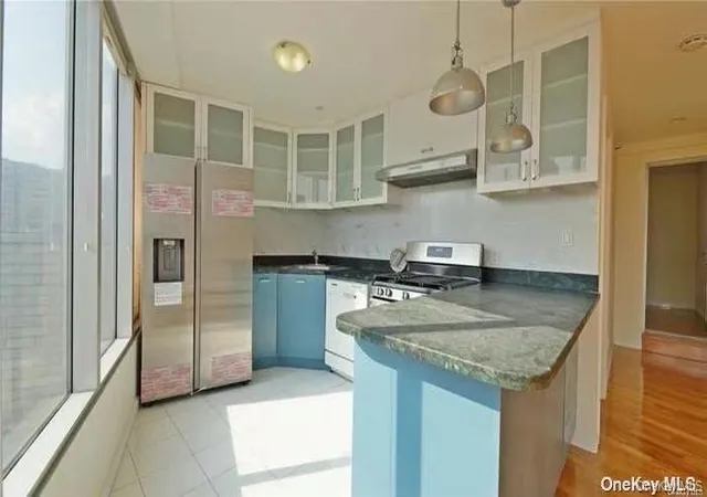 3rd image of 132-03 Sanford Ave #8M, Flushing, NY 11355 | MLS# 909799