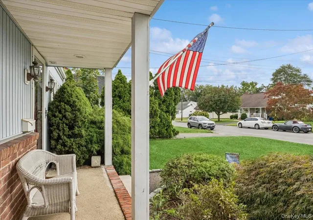 4th image of 27 Mell Dr, North Babylon, NY 11703 | MLS# 909876