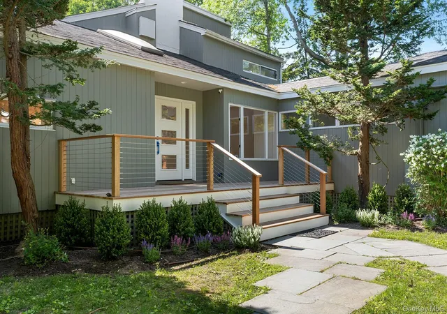 Photo 3 of Single family home for sale at 1 Acorn Path, Quogue, NY 11959 | MLS# 909935 | Listing updated on 2026-10-06