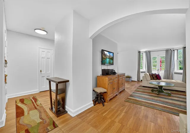 Homes for sale in Greenburgh, NY | 64 Pinewood Rd, Greenburgh, NY 10522