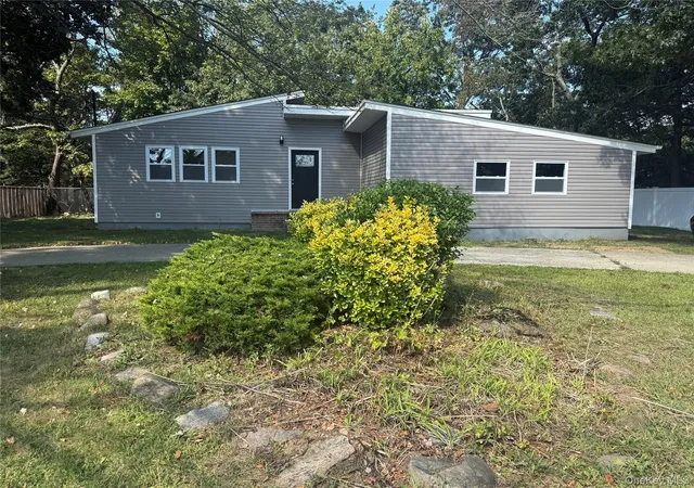 45th image of 9 Holt St, Amityville, NY 11701 | MLS# 910730