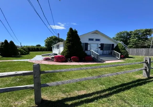 2nd image of 19 Carlson Ln, East Northport, NY 11731 | MLS# 910774
