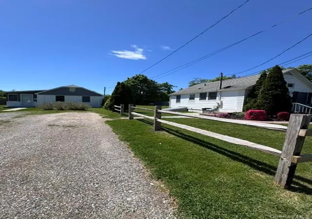 3rd image of 19 Carlson Ln, East Northport, NY 11731 | MLS# 910774