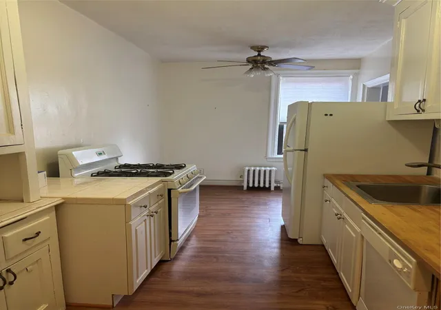 3rd image of 160-15 Powells Cove Boulevard #D302, Whitestone, NY 11357 | MLS# 910998