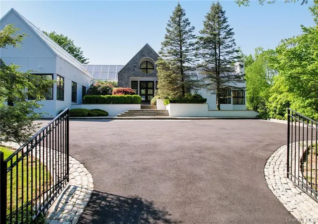 Photo 3 of Single family home for sale at 40 Polly Park Rd, Rye, NY 10580 | MLS# 911637 | Listing updated on 2026-08-29