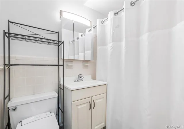 2nd image of 260 Garth Rd, Eastchester, NY 10583