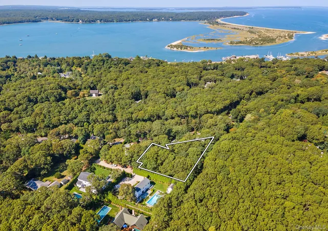 1st image of 4 Calvin St, East Hampton, NY 11937 | MLS# 912145