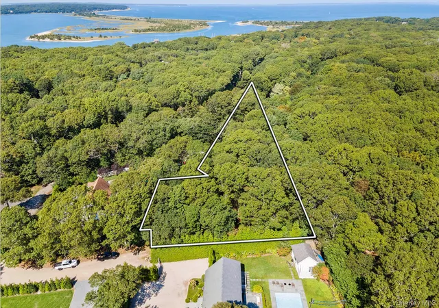 3rd image of 4 Calvin St, East Hampton, NY 11937 | MLS# 912145