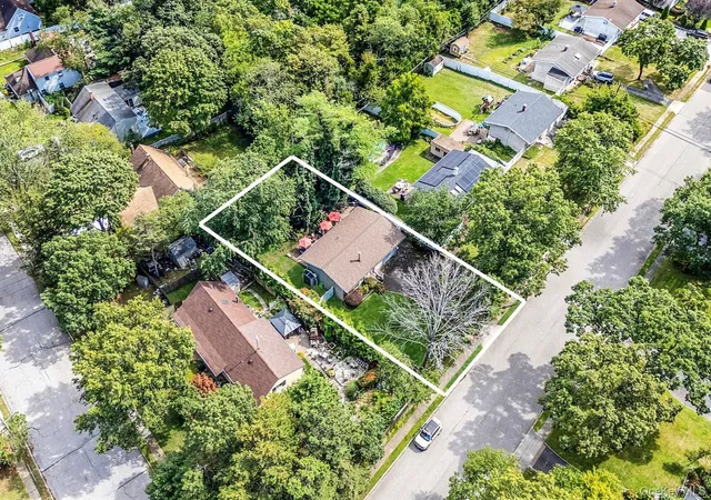 2nd image of 27 Split Cedar Dr, Islandia, NY 11749 | MLS# 912173