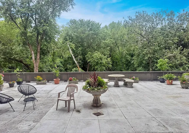 2nd image of 1111 Midland Ave, Bronxville, NY 10708