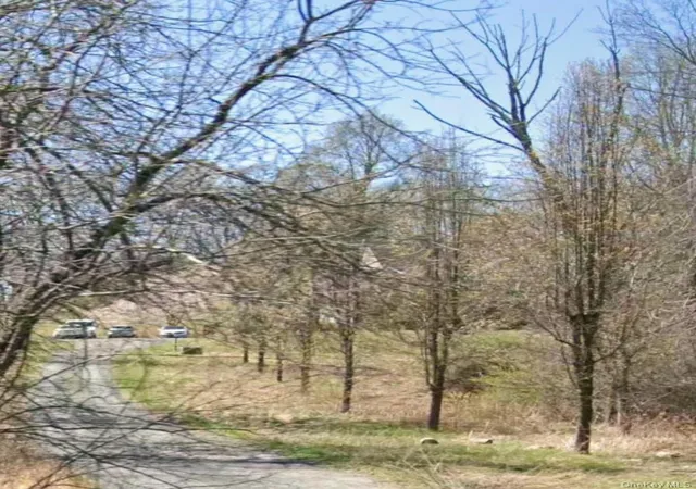 Single family home for sale at 11 Hedges Rd, Warwick, NY 10990 | MLS# 912501 | Listing updated on 2025-10-04