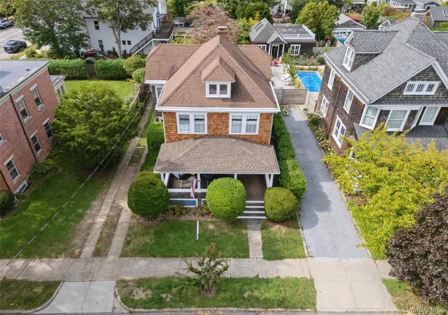 Homes for sale in Southold, NY | 609 1st St, Southold, NY 11944 | MLS# 912884
