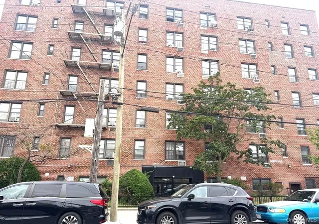 House for sale at 1040 Neilson St #3B3, Far Rockaway, NY 11691 | MLS# 913165 | Listing updated on 2026-02-04