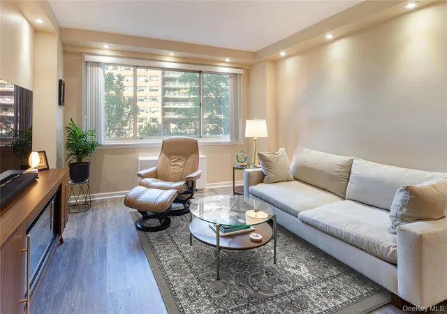 2nd image of 2621 Palisade Ave #2G, New York, NY 10463 | MLS# 913184