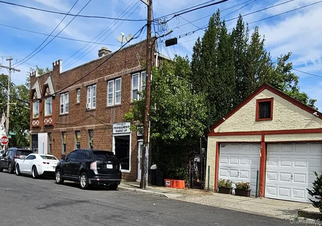 Photo 4 of House for sale at 352 Hempstead Ave, Hempstead, NY 11552 | MLS# 913569 | Listing updated on 2026-09-15