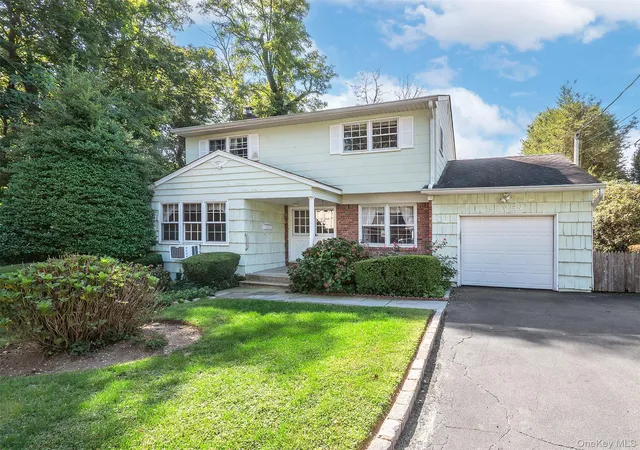 Single Family Residence at 7 Locust St, Glen Head, NY 11545 | MLS# 913578 | | Sold on 2025-12-05