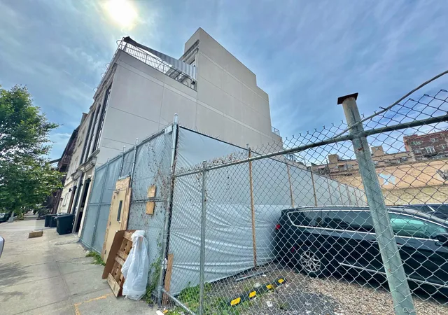 1st image of 102 Walworth St, Brooklyn, NY 11205 | MLS# 913618