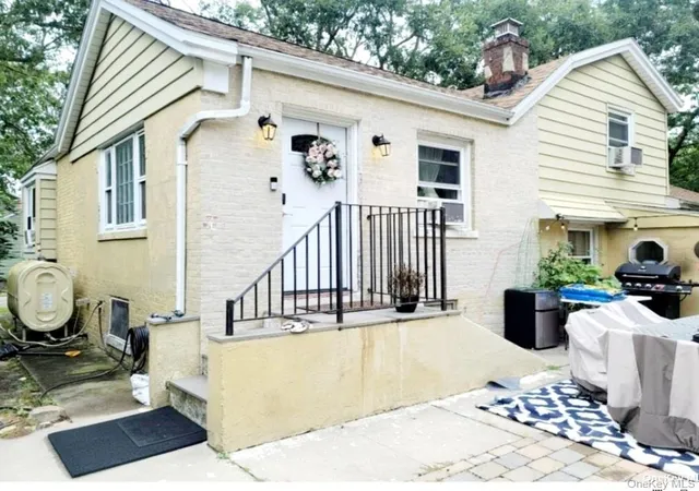 4th image of 556 Hawkins Rd, Selden, NY 11784 | MLS# 914260