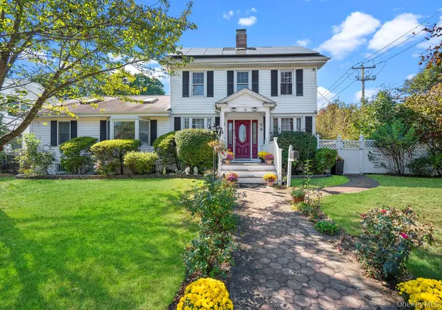 1st image of 118 Grant Ave, Albertson, NY 11507 | MLS# 914884