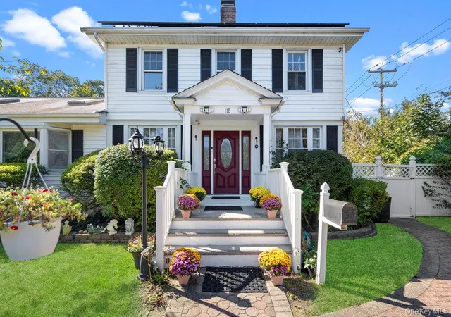 2nd image of 118 Grant Ave, Albertson, NY 11507 | MLS# 914884