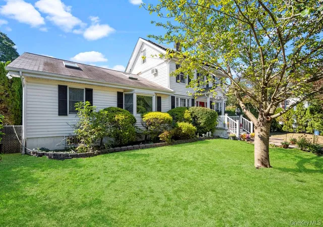 4th image of 118 Grant Ave, Albertson, NY 11507 | MLS# 914884