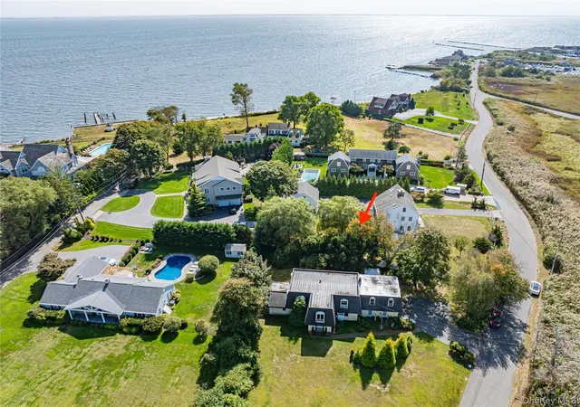 Single Family Residence at 80 Oak Rd, Bayport, NY 11705 | MLS# 915197 | | Sold on 2025-12-29