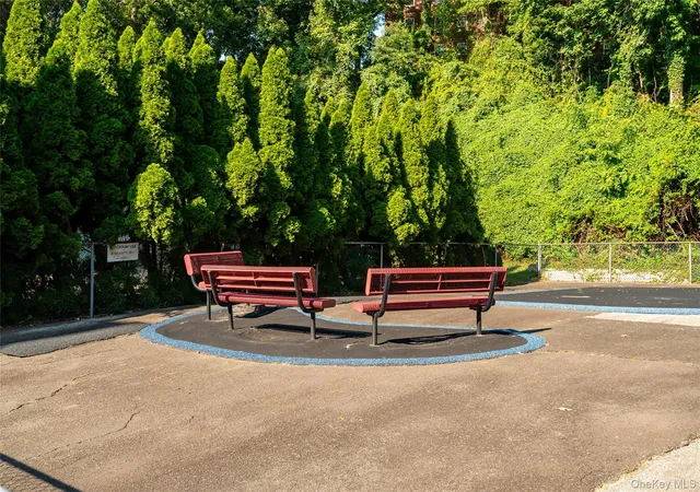 2nd image of 821 Bronx River Rd, Yonkers, NY 10708
