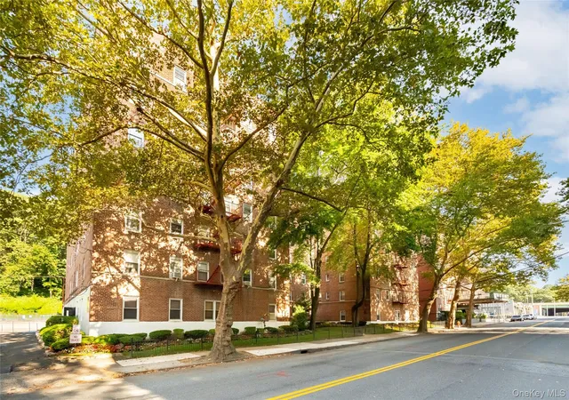 3rd image of 821 Bronx River Rd, Yonkers, NY 10701