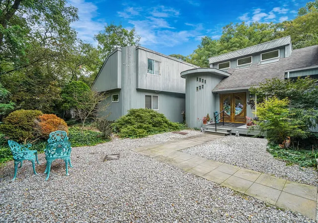 2nd image of 271 Bread And Cheese Hollow Rd, Smithtown, NY 11768 | MLS# 915640