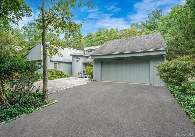 5th image of 271 Bread And Cheese Hollow Rd, Smithtown, NY 11768 | MLS# 915640