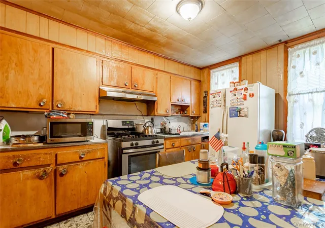 Photo 2 of House for sale at 505 Macon St, Brooklyn, NY 11233 | MLS# 915646 | Listing updated on 2026-10-01