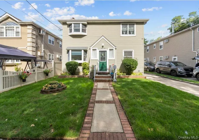 Photo 1 of Sale Pending at 14224 250th St, Rosedale, NY 11422 | MLS# 915659 | Listing updated on 2026-01-18
