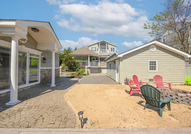 Photo 1 of Single family home for sale at 3664 Somerset Dr, Seaford, NY 11783 | MLS# 915662 | Listing updated on 2026-10-29