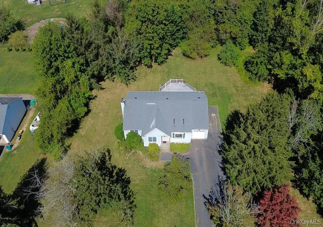 2nd image of 152 Baywood Dr, Calverton, NY 11933 | MLS# 915689