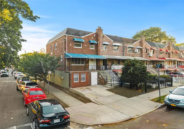 Photo 2 of Sale Pending at 1150 E 214th St, Bronx, NY 10469 | MLS# 915746 | Listing updated on 2025-12-06
